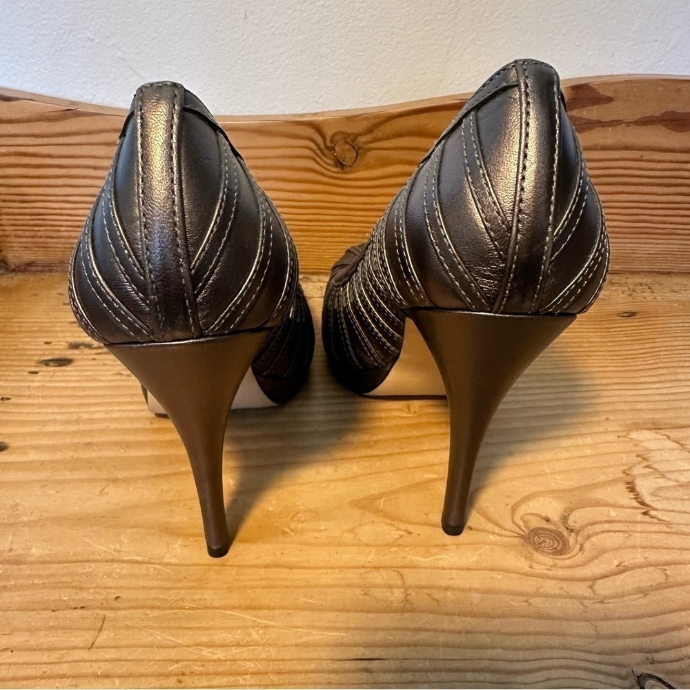 Talbots pewter bronze  pewter leather heels in like new condition. - Picture 13 of 16